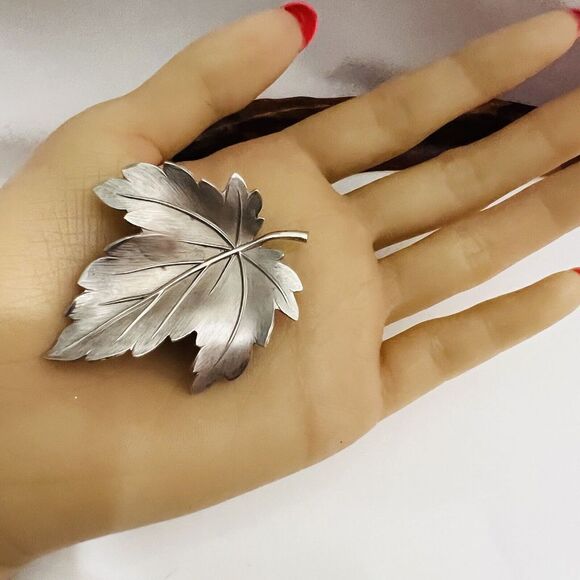 Vintage Giovanni Signed Maple Leaf Brooch Silver Plated Mid Century Modern 4023 - Picture 4 of 8